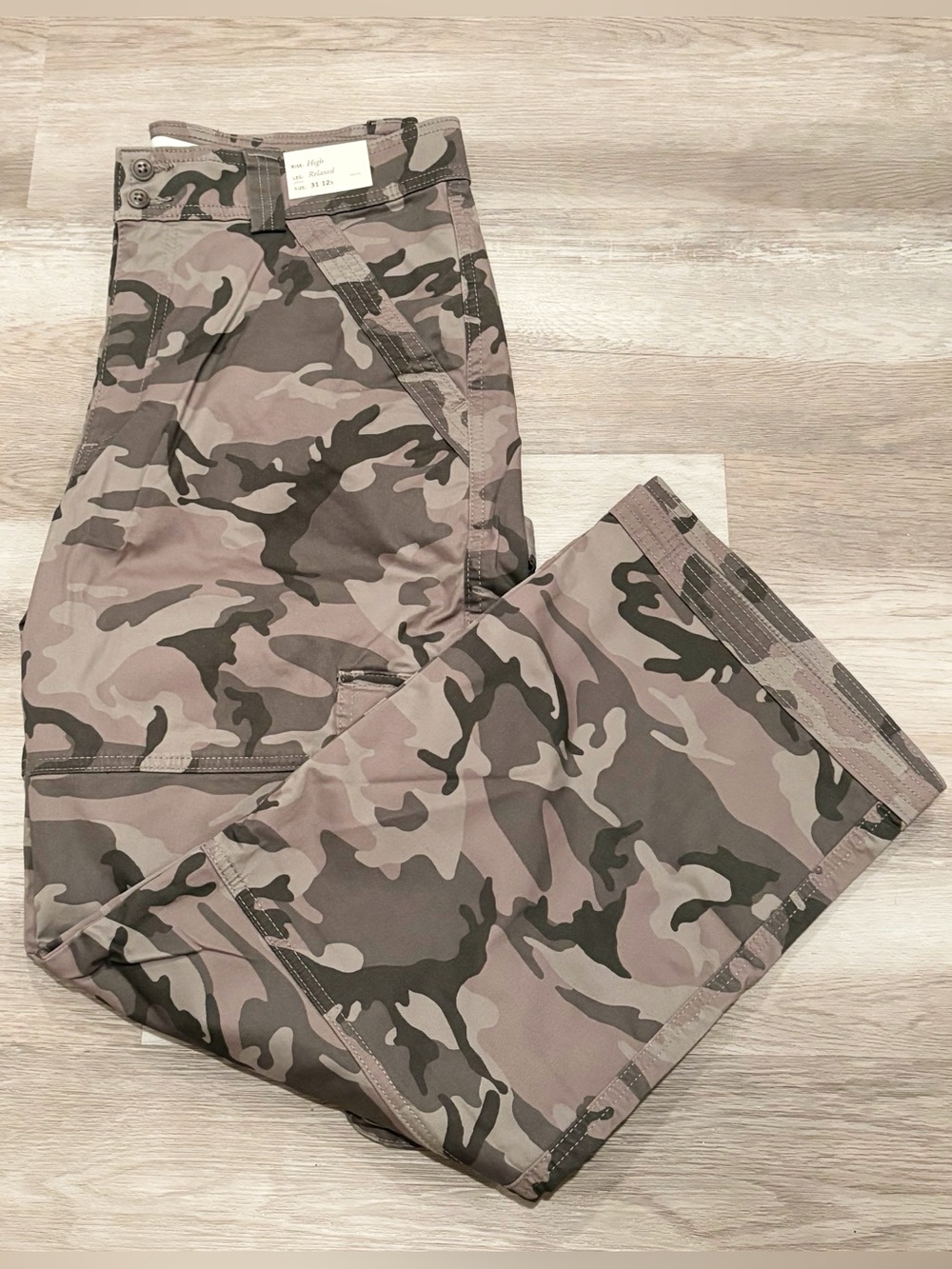 NWT ABERCROMBIE RELAXED CARGO PANTS